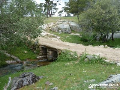 Ciudad Ducal y Torre de Eiffel;trekking mochilas;nacimiento rio manzanares